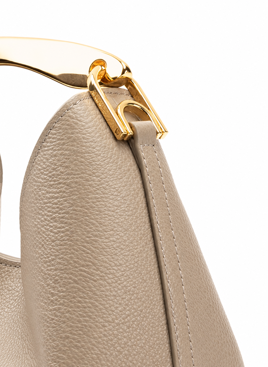 Small Boomerang Pebbled Leather Taupe