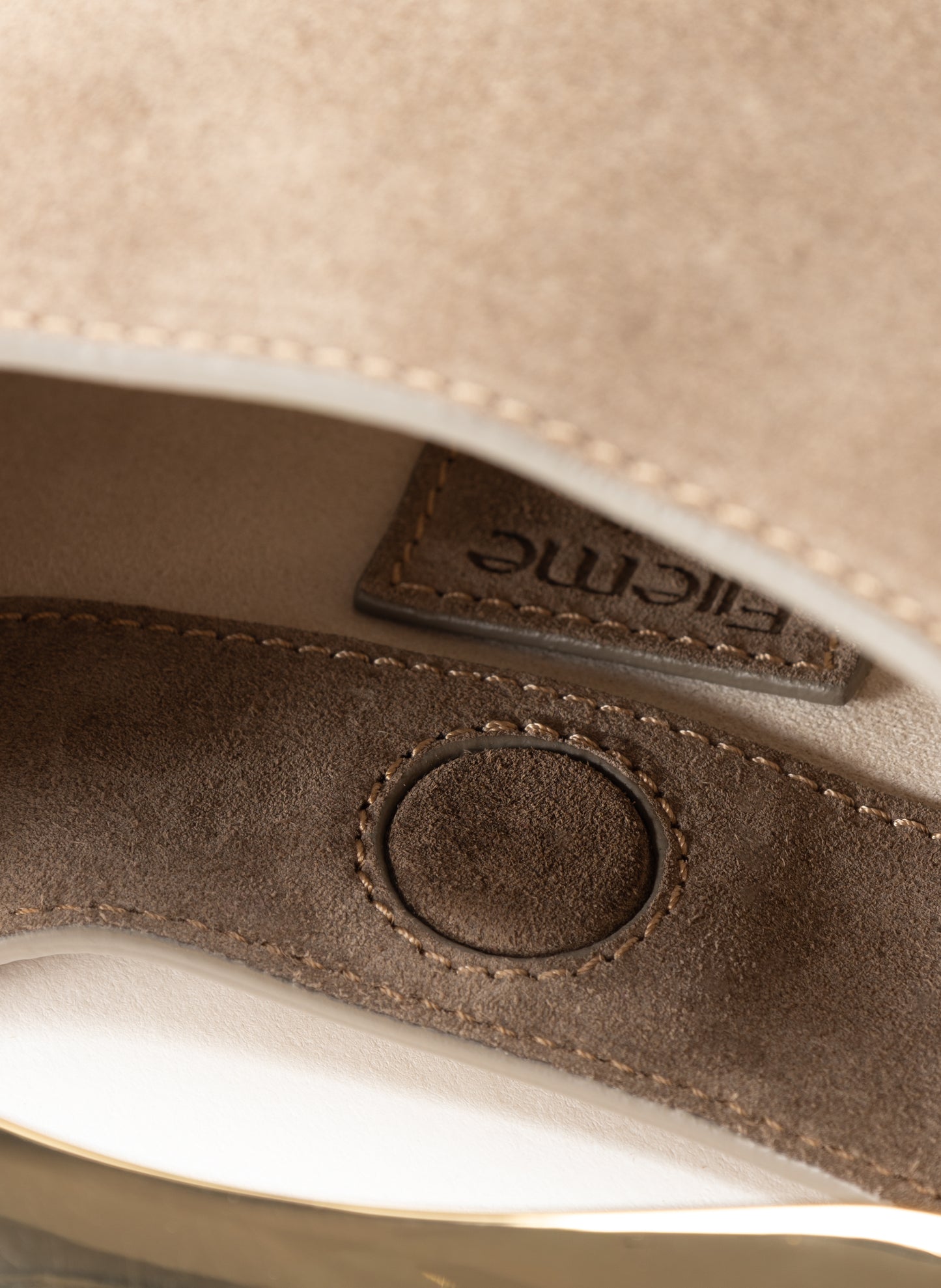 Mini Boomerang Suede Taupe