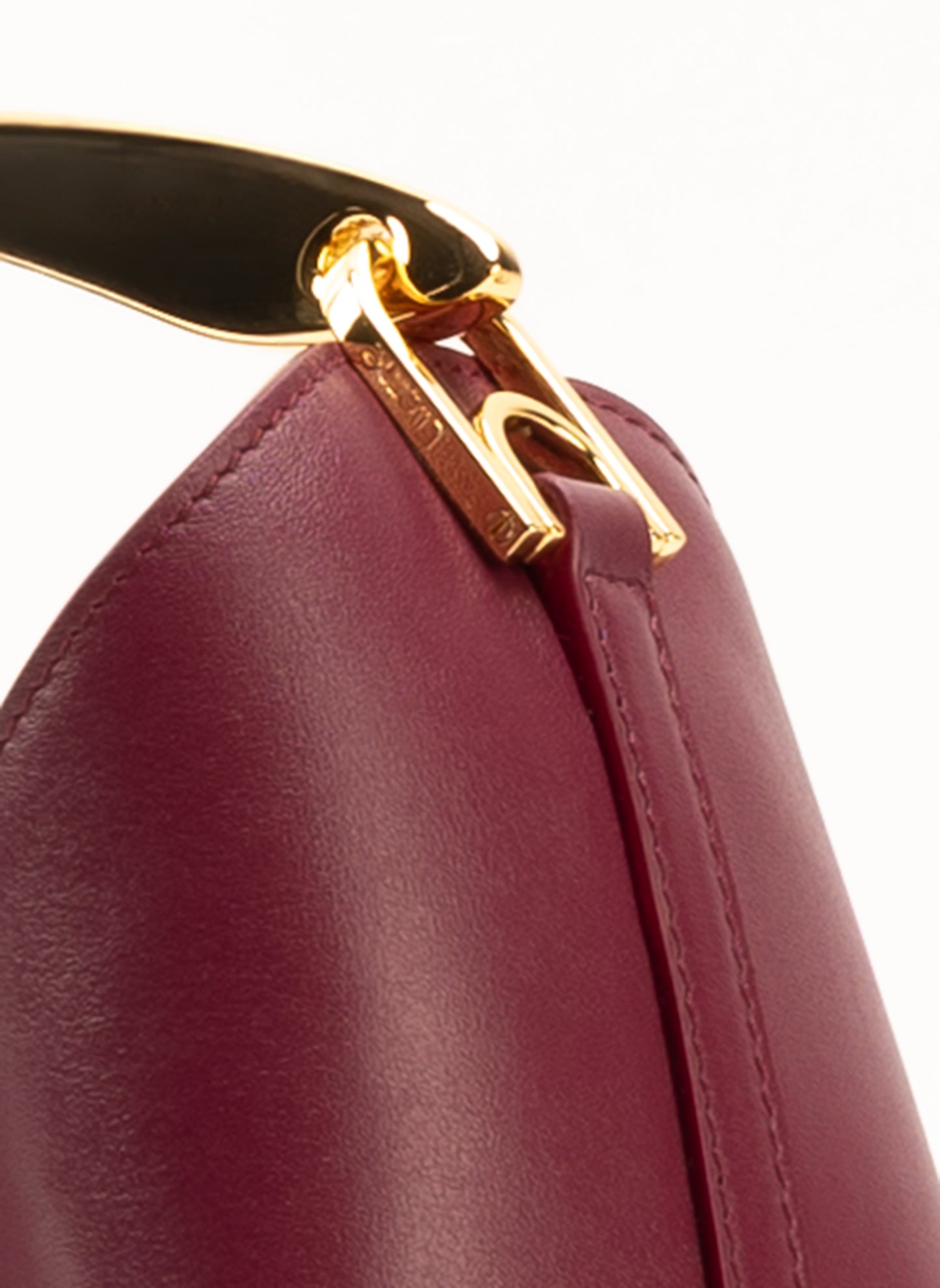 Small Boomerang Leather Cerise