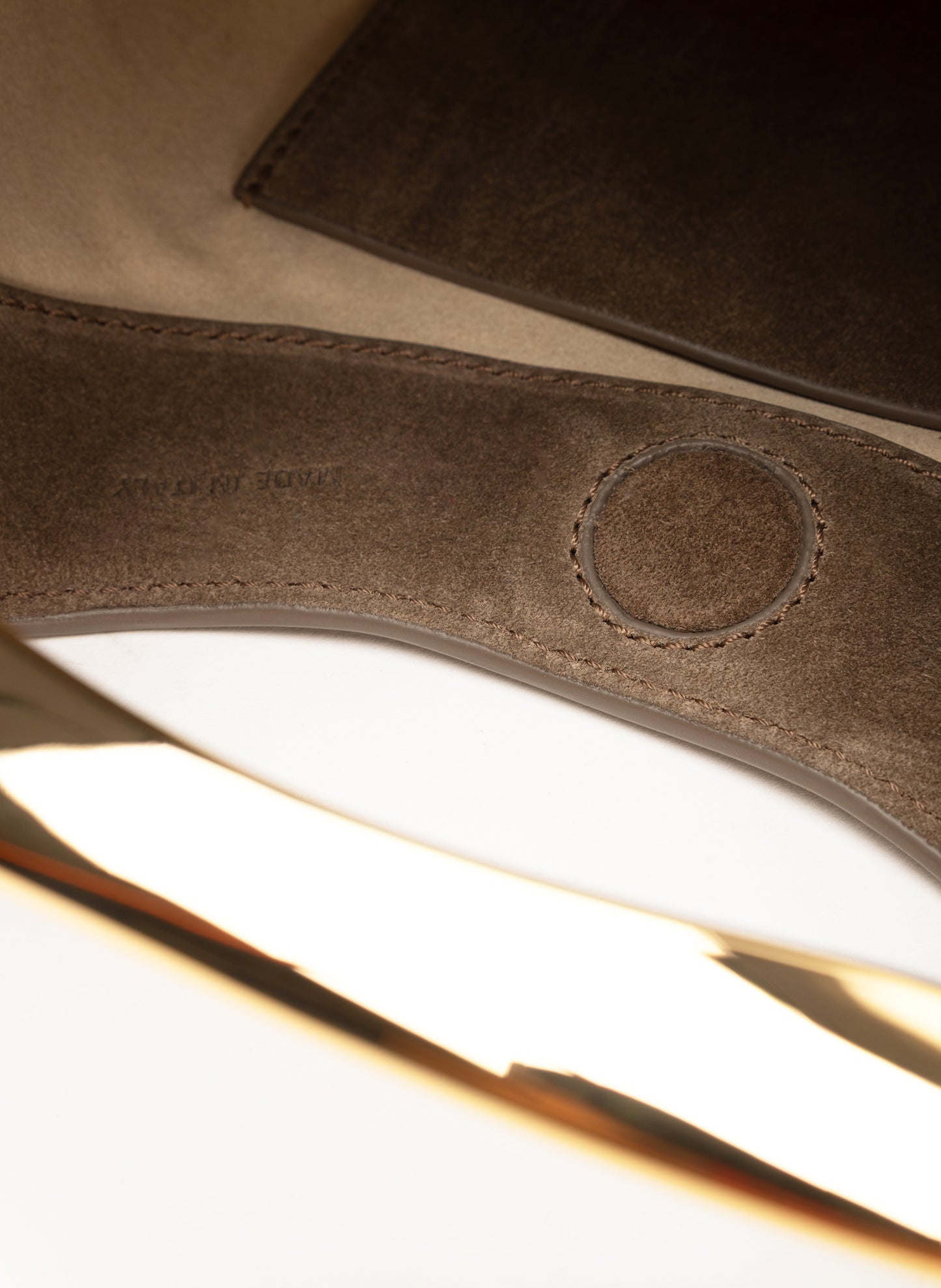 Small Boomerang Suede Taupe
