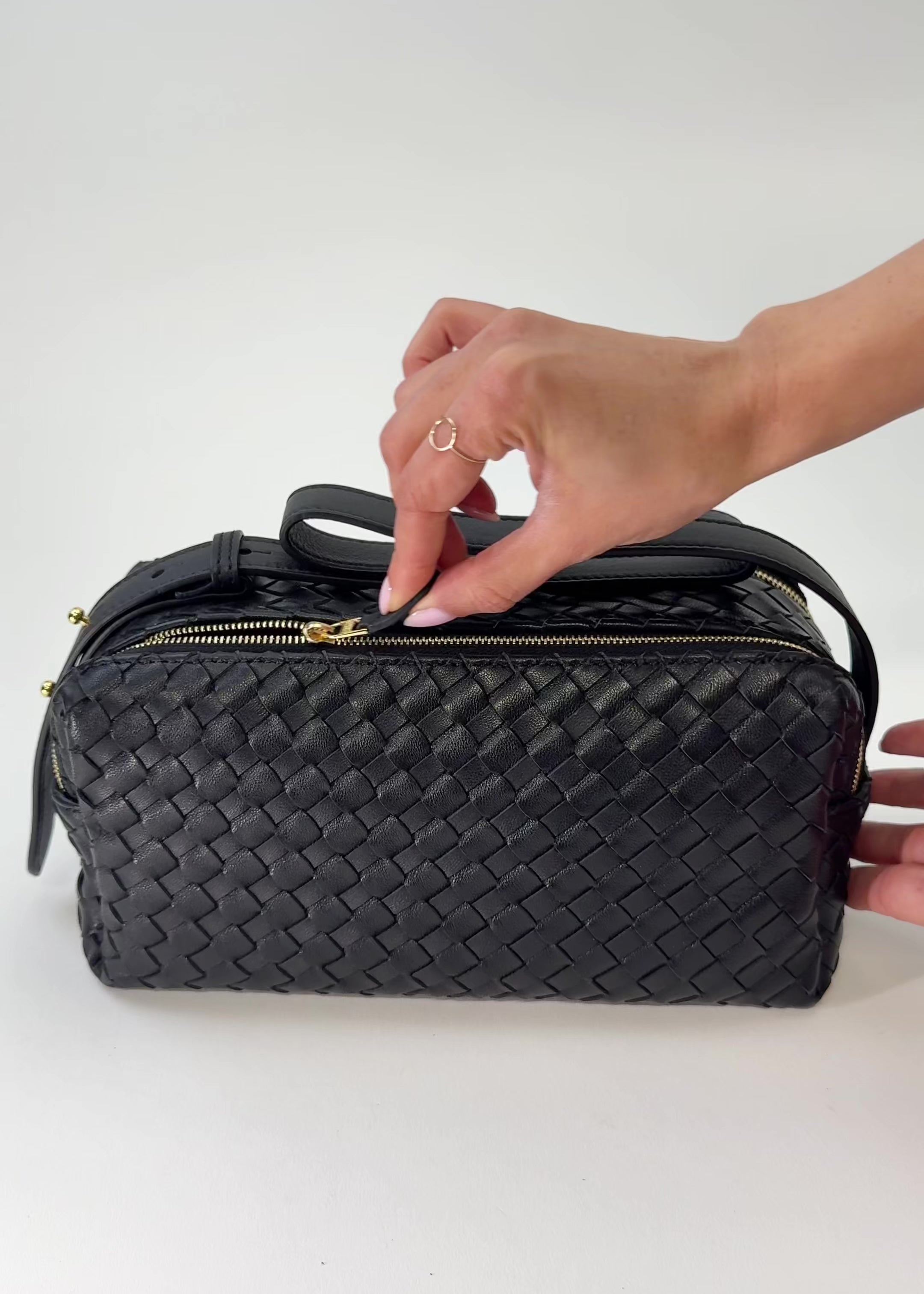 Trousse Woven Leather Black - Woven Handbags for Women - Elleme