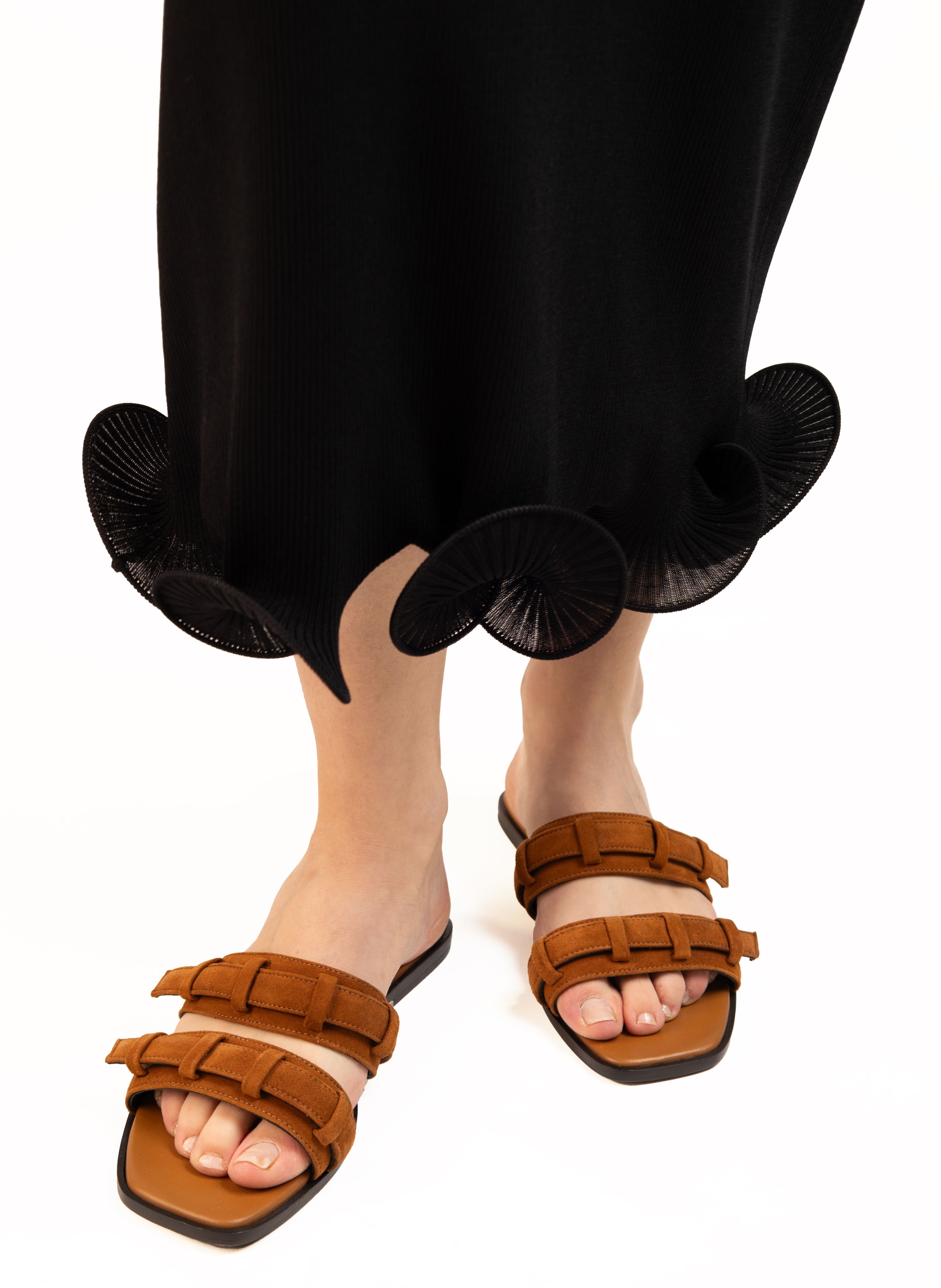 サンダル・ミュール ELLEME Women Sandals LOOP PLATFORM SLINGBACK LEATHER BLACK b Loop Flat Sandal Suede Cognac – Elleme